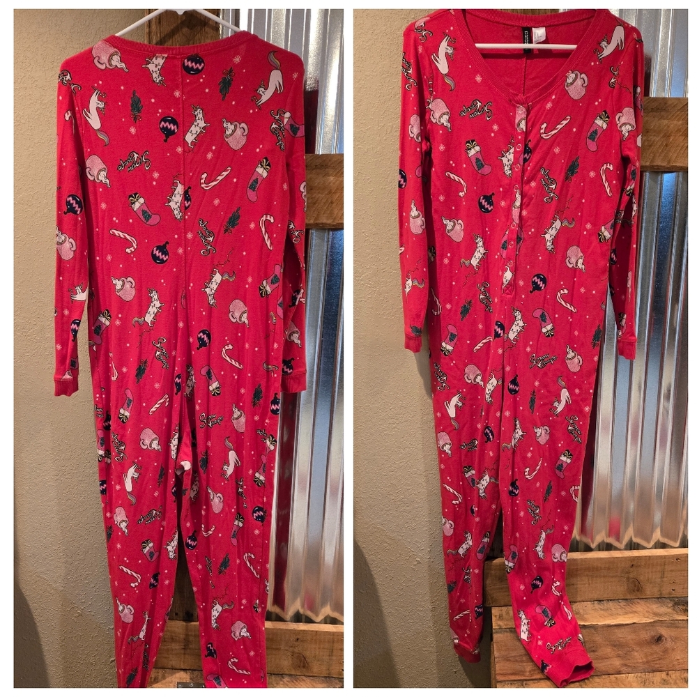 Christmas 1 piece red pajamas sz M Divided Stockings Candy Canes